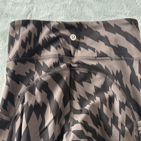 Lululemon Invigorate high-rise tight 25 “ - Picture 4 of 6